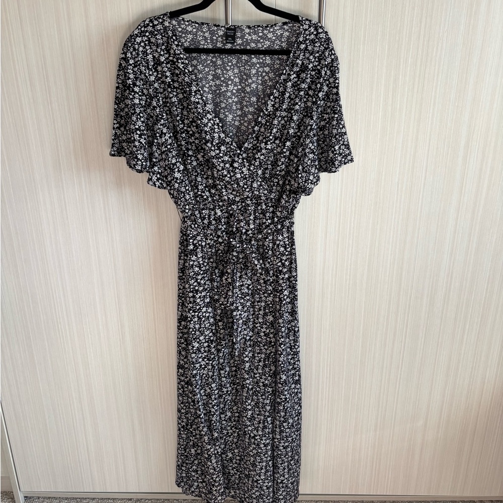 Emery Rose Black and White Maxi Vneck Sundress‎ with Flutter Sleeves Size 3X